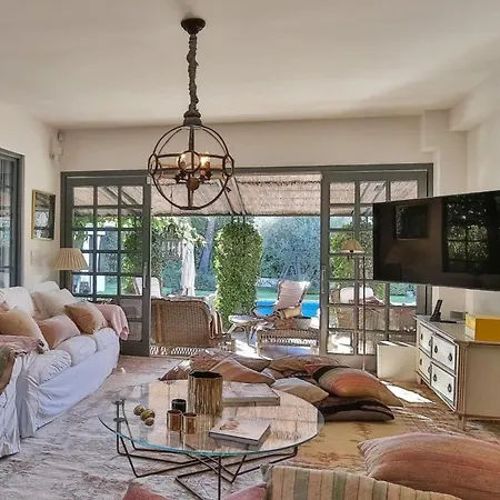 Holiday home Stylish Izza Splendid View, Heated Pool